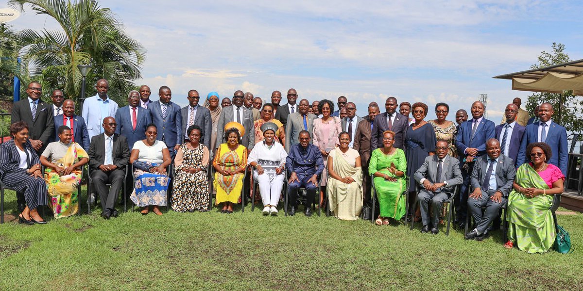 TaxJusticeAfric's tweet photo. 🔊 [ICYMI]

🇧🇮 Burundi Members of Parliament renewed their commitment to championing legislative reforms to combat illicit financial flows and promote domestic resource mobilisation during the launch of the African Parliamentary Network on Illicit Financial Flows and Taxation Burundi National Caucus.

Read more 👉 https://t.co/scENsaAMGk

#TaxJusticeAfrica #AfricaAgainstIFFs

Like, comment, share