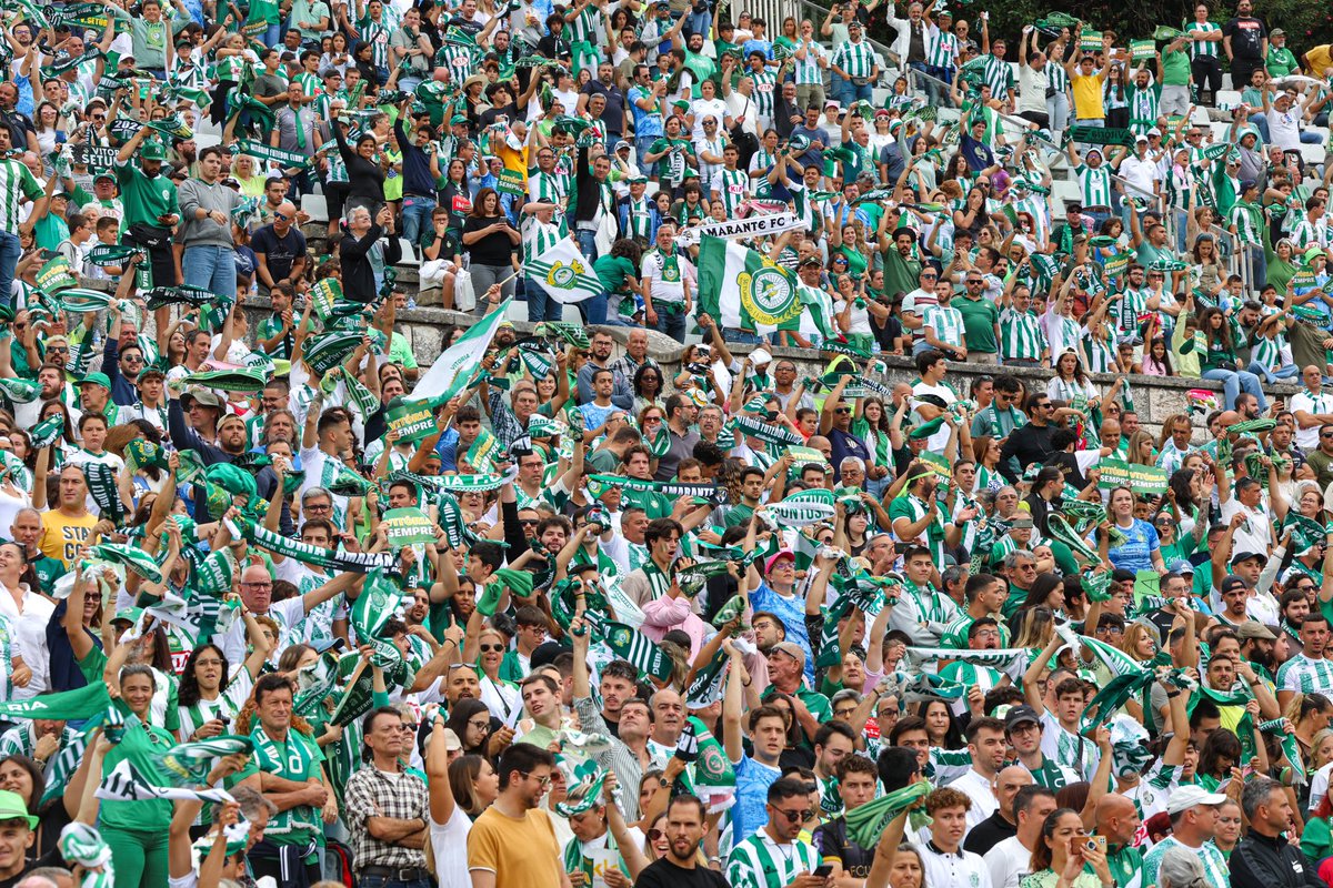 oficialvfc's tweet photo. 𝙐𝙢 𝙢𝙖𝙧 🟢⚪️ 𝙞𝙣𝙫𝙖𝙙𝙞𝙪 𝙤 𝙅𝙖𝙢𝙤𝙧 🥹

Obrigado a todos os Vitorianos e Setubalenses presentes neste Estádio que tanto nos diz. 💪

Somos Enormes! 💚

#EstáNosNaPele https://t.co/pST61bBYwi