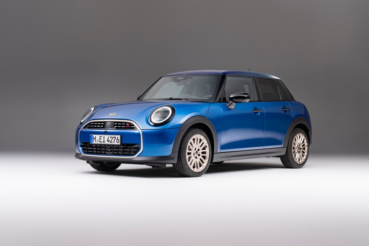 NewcastleMINI's tweet photo. Say hello to the new MINI Cooper 5 Door. Pure Cooper charisma in its most versatile form. With extended space and innovative technology, the new MINI Cooper 5 Door is offered with two efficient petrol engines that deliver hallmark MINI go-kart feeling >> https://t.co/aodePgwEA4 https://t.co/bsFpP2RbXe