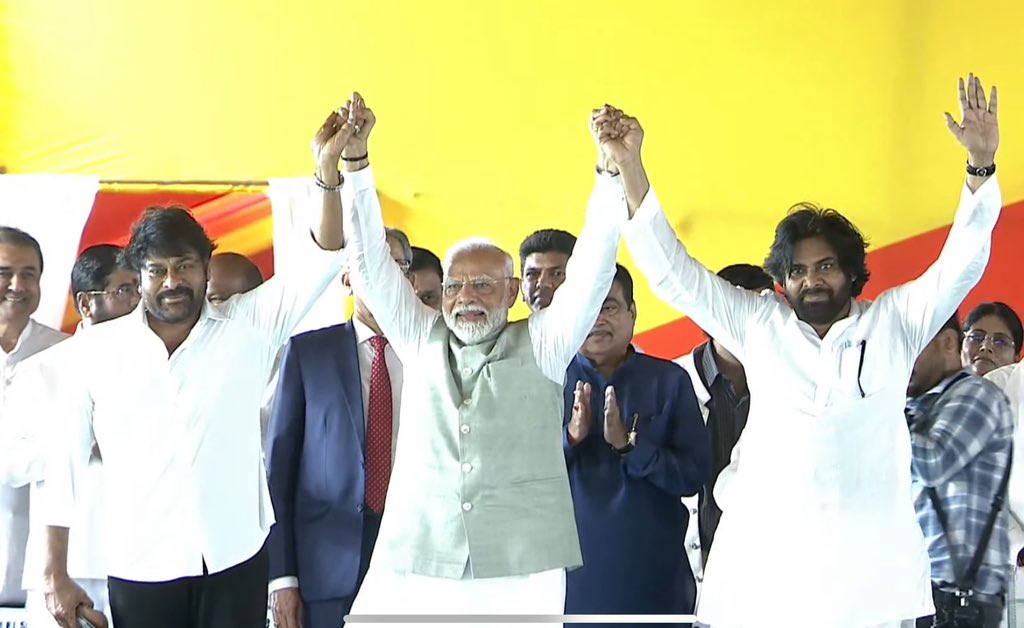 BolisettiSrinu's tweet photo. ఏ స్థాయిలో ఉంటే ఏంటి? 
వ్యక్తిత్వం గొప్పది అయ్యుండాలి ❤️

@KChiruTweets @PawanKalyan https://t.co/bAAsv0uIub