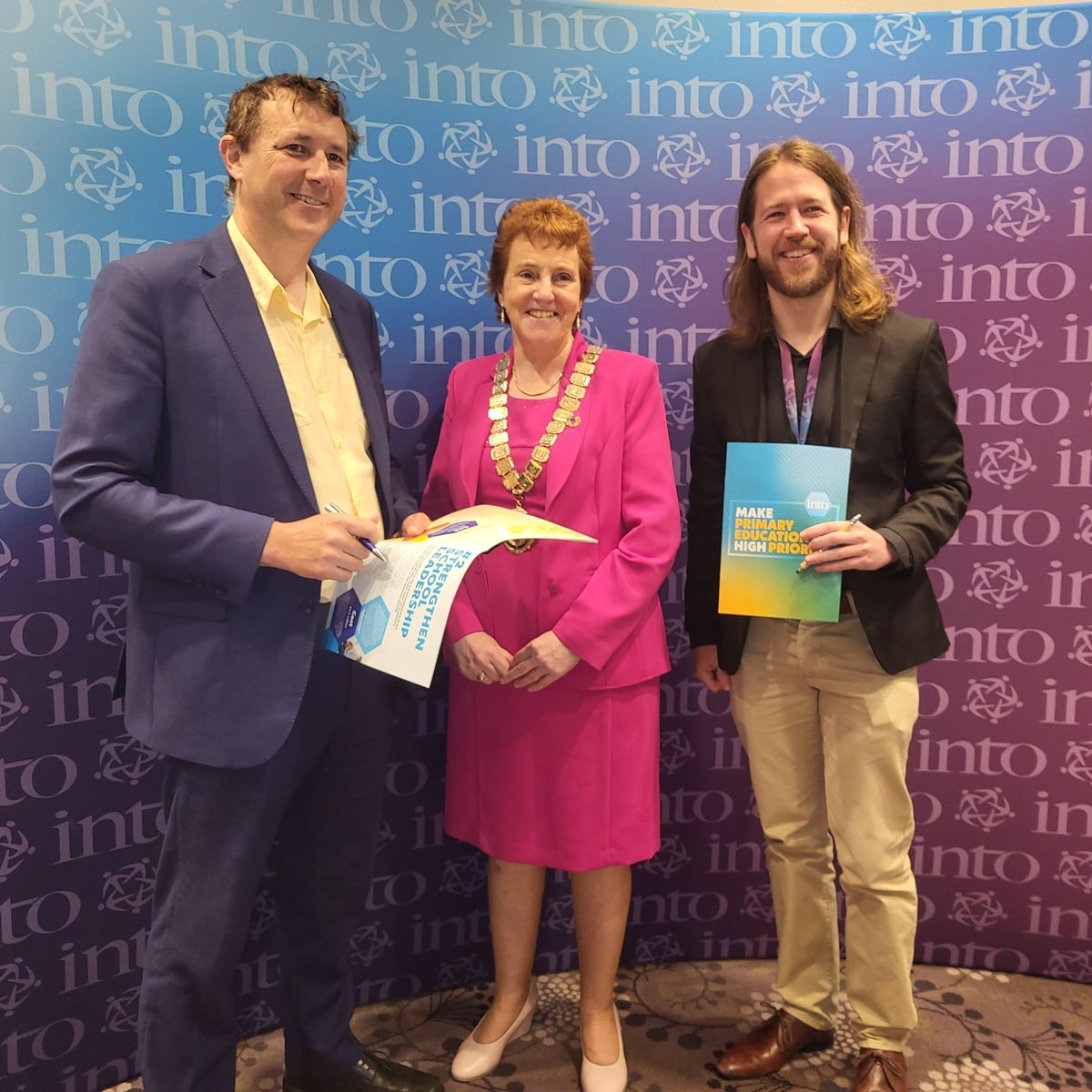 INTOnews's tweet photo. 📈 Research shows smaller class sizes lead to better learning experiences. Let’s ensure our kids get the education they deserve by reducing primary school class sizes by 2 points. #EducationForAll #SmallerClasses #INTOBudget25 @AindriasMoynih1 https://t.co/Djbo1RkZyL