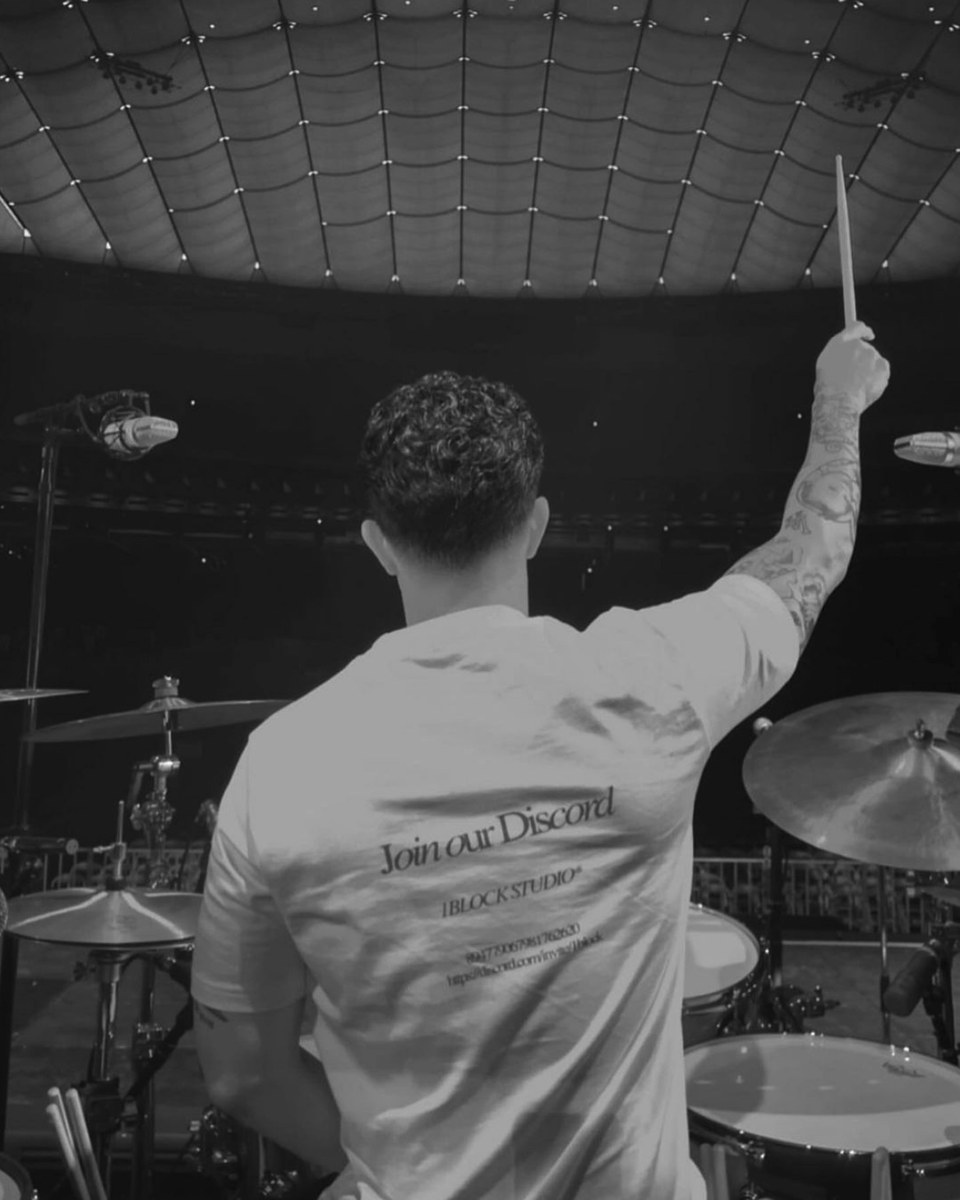 NNaka6ra's tweet image. ［📢 本日20時~］
🎉 IGYB 3rd Drop 記念 🎉 購入者の中から抽選で3名様に0.1eth（5.5万相当）を個人的にプレゼント！

今回販売するTシャツは特別です。付属のチップをスキャンすると1of1のNFTがドロップされます✨ドロップされたNFTに特別な印があれば当選🎊

🛒条件: 
① "Join Our Discord"