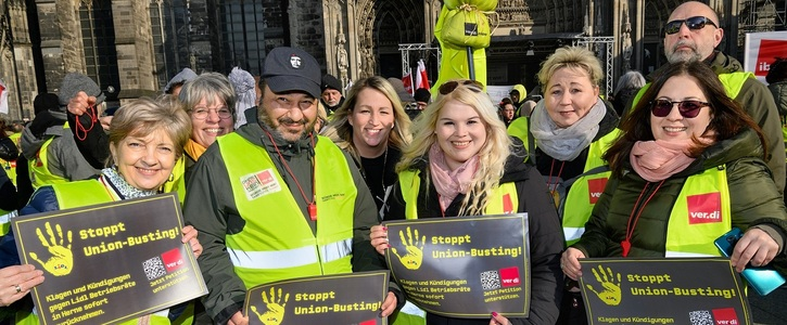 CommerceUni's tweet photo. ✊We stand in full solidarity with @verdihandel and Lidl warehouse workers in Herne, and join them in their call to @lidl to stop union-busting! 
📝To grow solidarity, please sign and spread the petition: https://t.co/Hy0nPWxdzw? https://t.co/T5qlfFglhI