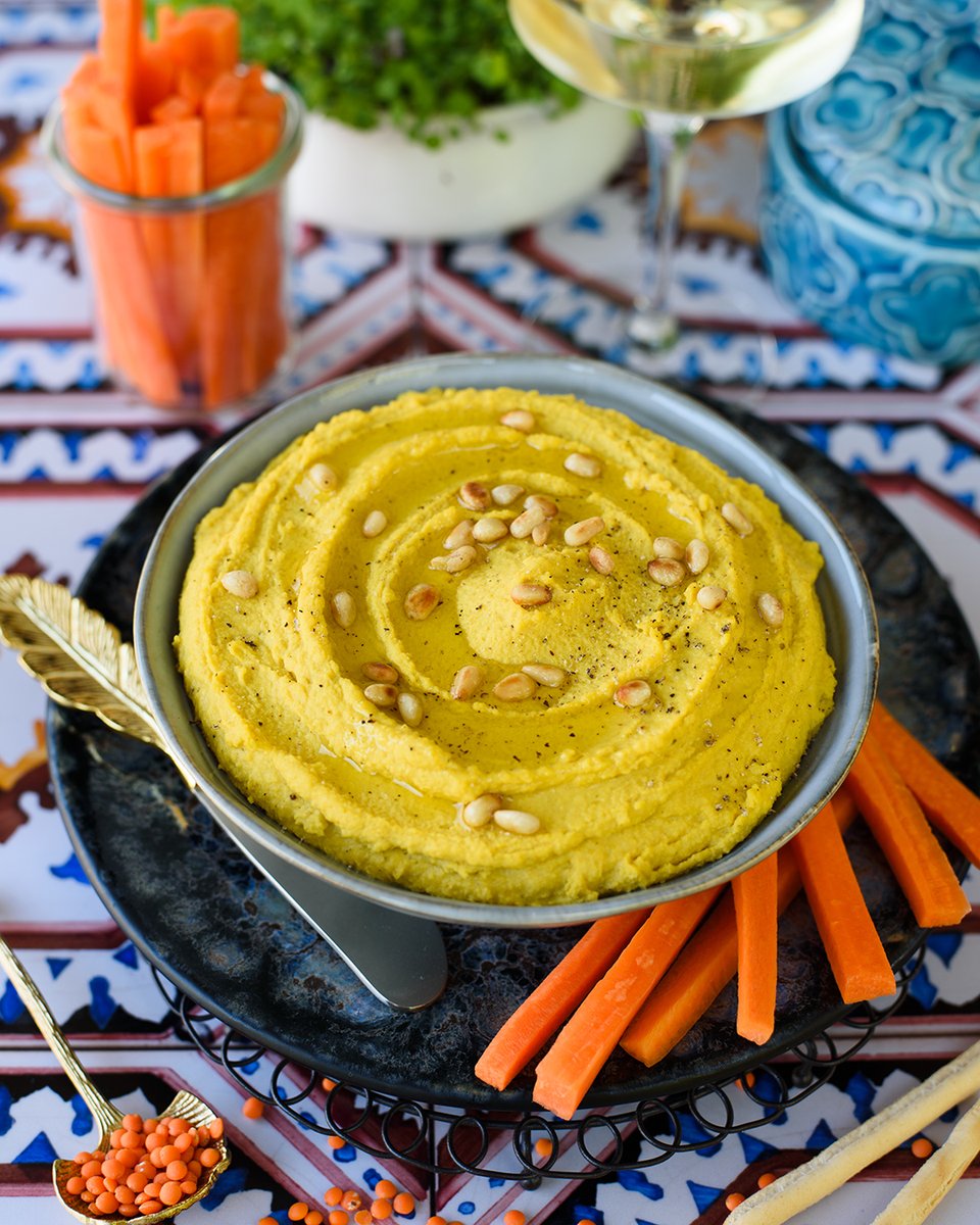 Une recette toute simple à réaliser mais délicieuse et saine pour l'apéro : voici le houmous de lentilles corail, qui vient s'ajouter à toute ma collection de tartinade 😅 A servir avec des bâtonnets de légumes et/ou des crackers.
Le lien de la recette : turbigo-gourmandises.fr/houmous-de-len…