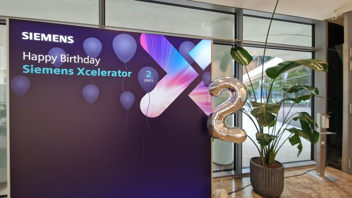 Kevin_ODonovan's tweet image. How fast the kids grow up these days ... 😉

#HappyBirthday  #SiemensXcelerator 🎂 🍾 🥂

#SIEx @Siemens