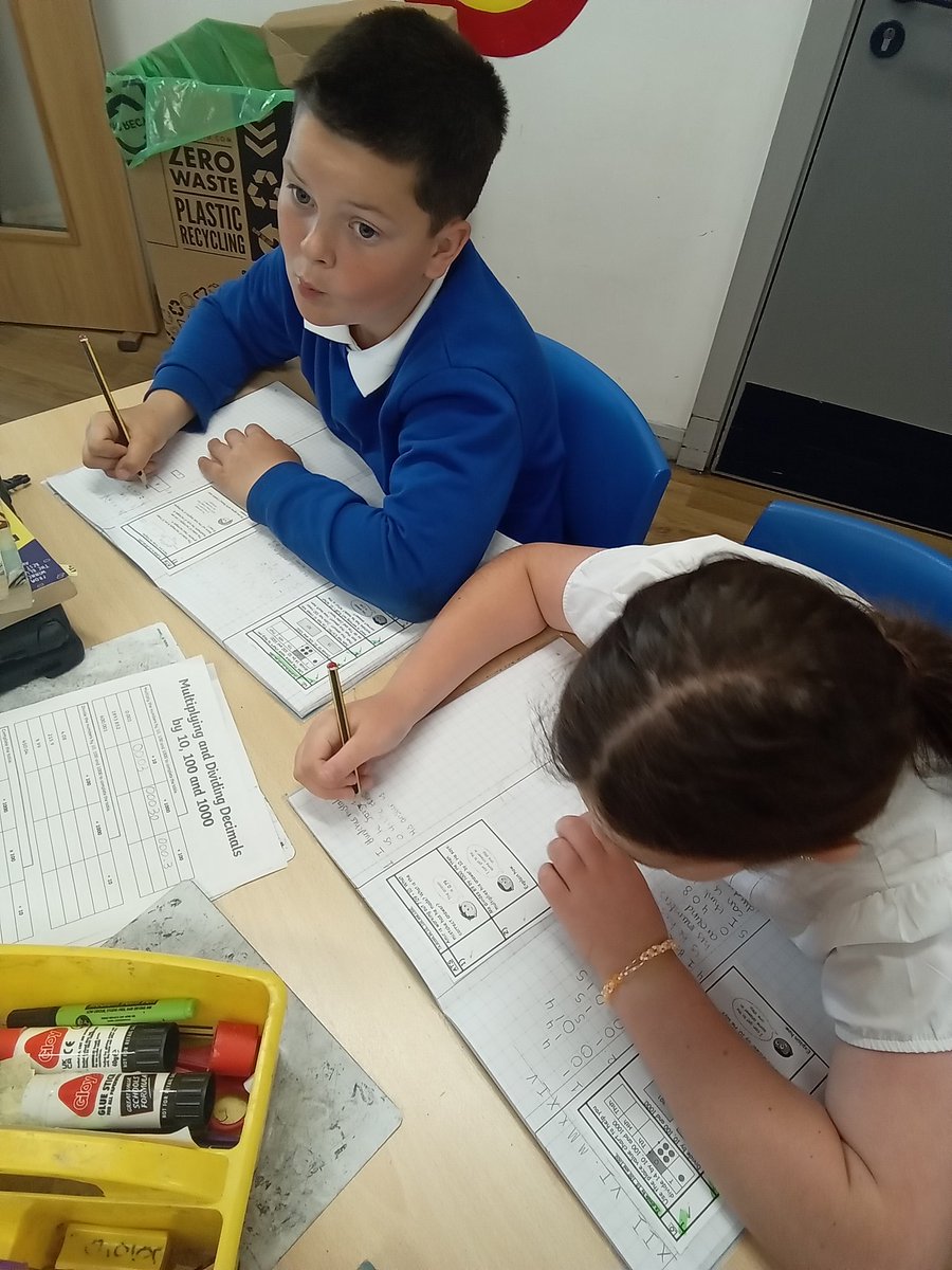 DeltaMerseyY6's tweet photo. We are dividing numbers by 10, 100 and 1000 #MPAmaths @DeltaMersey https://t.co/XuksGLPhz6