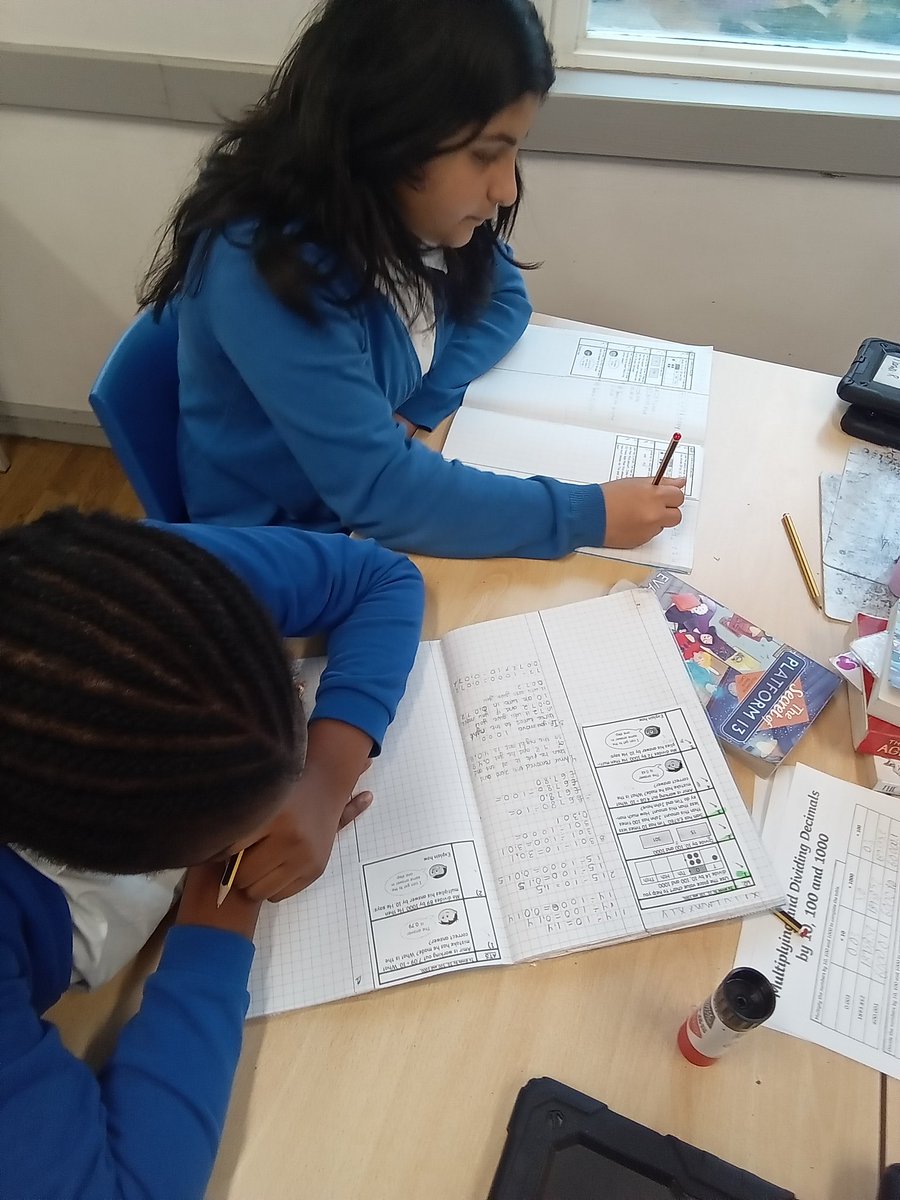 DeltaMerseyY6's tweet photo. We are dividing numbers by 10, 100 and 1000 #MPAmaths @DeltaMersey https://t.co/XuksGLPhz6