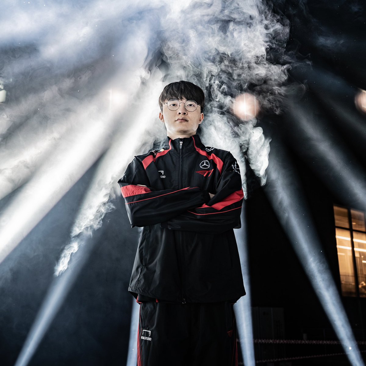 jadetokky's tweet photo. faker                                          also faker https://t.co/a6XlhgbUkX