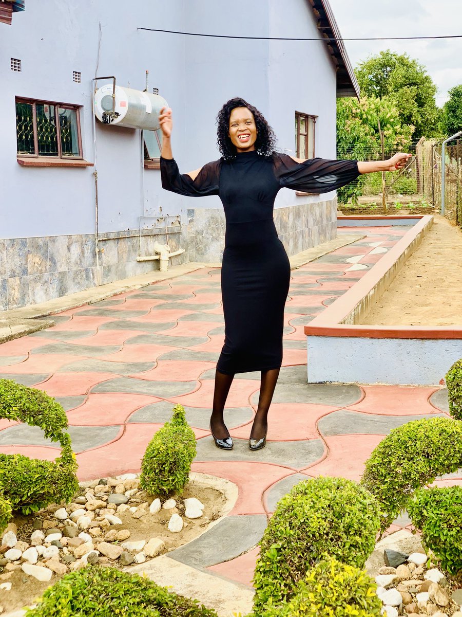 Hlayisanisono's tweet photo. Happy birthday to me #mhanibuildara 👷🏻♀️🚧🎊🎊🎊🎊 #womaninconstruction🚧 https://t.co/hxclLhSeXo
