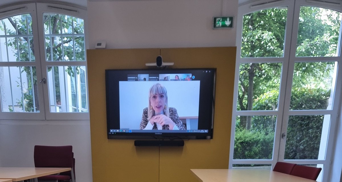 TOUZETalexandre's tweet photo. Réunion du groupe de travail égalité femme/homme de @l_amf.
Débat avec @AlexandraCarraz fondatrice des #lyonnes notamment sur le thème "booster la confiance"
@CecileGallien @egueugneau @PresidentAmf https://t.co/kG09bfpPLH
