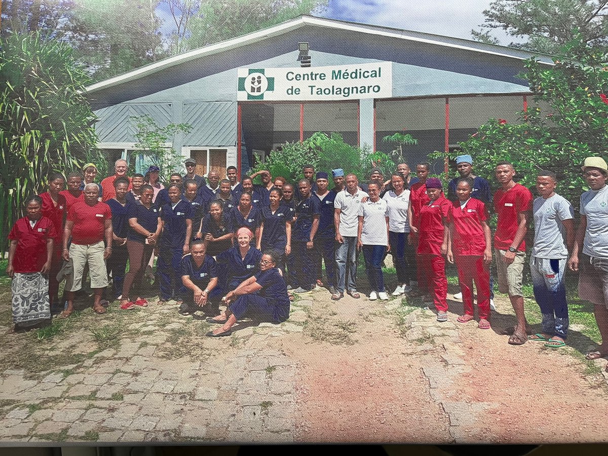 _KIP_Hilden's tweet photo. Wir übernehmen die Patenschaft für ein Krankenhaus in Madagaskar: Ärzte und ein Ingenieur der "Robin-Hood-Klinik" in Tolagnaro sind am kommenden Dienstag, 18. Juni, bei uns und stellen ihre Arbeit um 18 Uhr in unserem Café im Park vor. Anmeldung: info@remigius-klinikimpark.de . https://t.co/cmbmHW8ISS