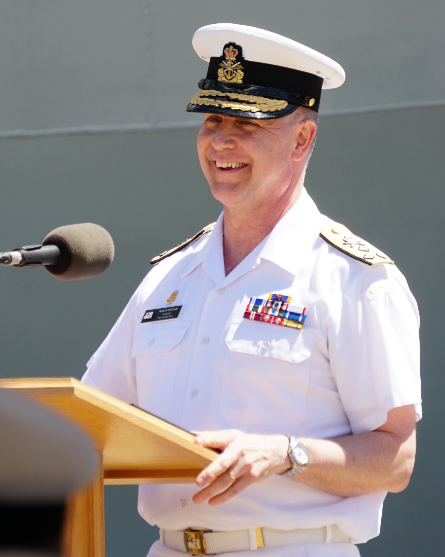 #OTD 12/6/2019 #RememberRCN -Vice-Admiral Art McDonald becomes the 36th person to command the <a href="/RoyalCanNavy/">Royal Canadian Navy</a> as Commander of the Royal Canadian Navy and Chief of the Naval Staff (CRCN), replacing retiring VAdm Ron Lloyd. <a href="/Comd_RCN/">VAdm/Vam Angus Topshee</a>