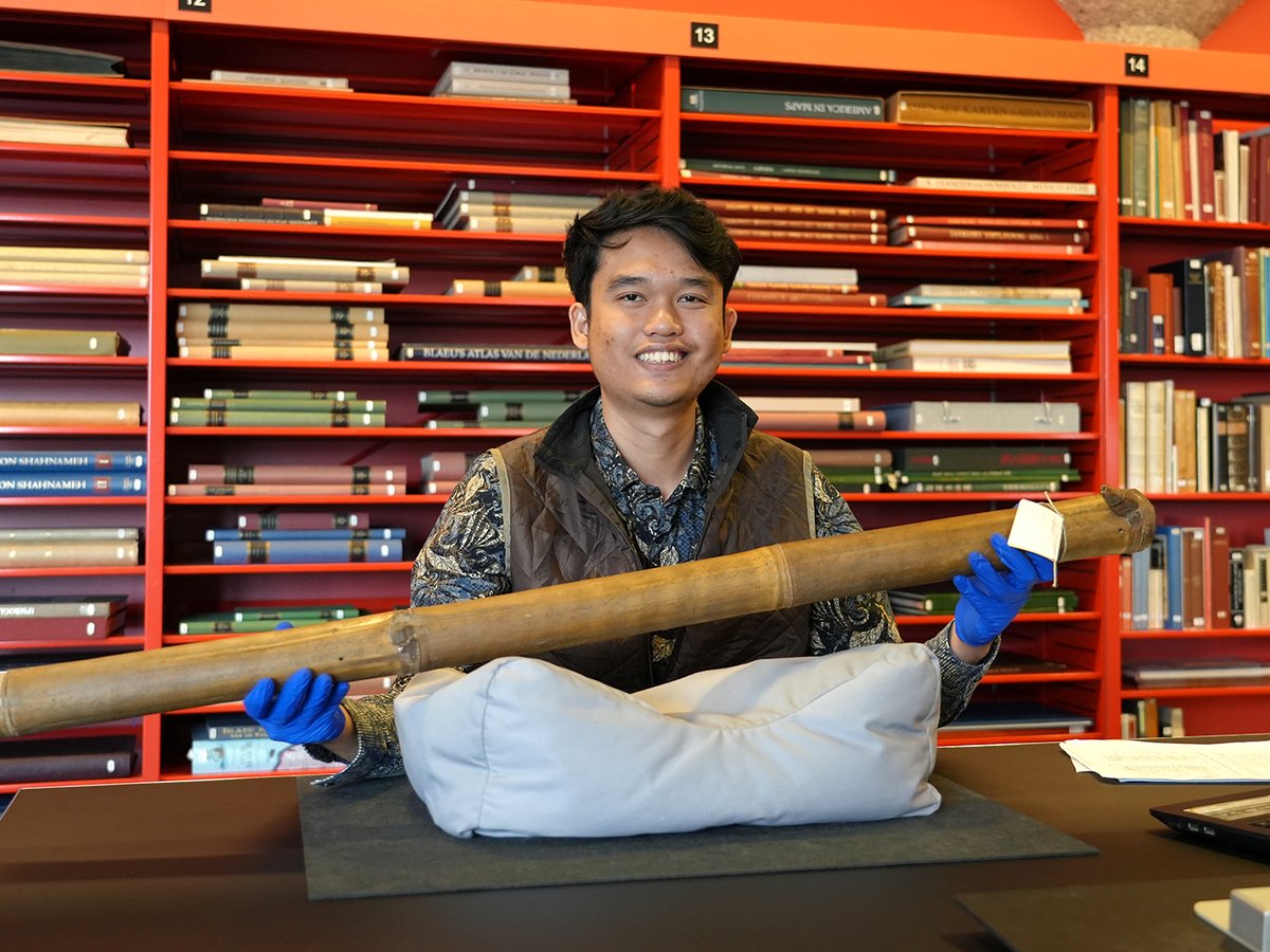 In 2023 werkte <a href="/ubleiden/">UBLeiden</a> intensief samen in binnen- en buitenland. Zo werd via fellowships onderzoek ondersteund, gingen we een nieuw samenwerkingsverband aan met Taiwan en ging <a href="/KurtDeBelder/">Kurt De Belder</a> op kennismissie in Indonesië.
Lees verder in ons #Jaarverslag:
➡️edu.nl/rjbnp