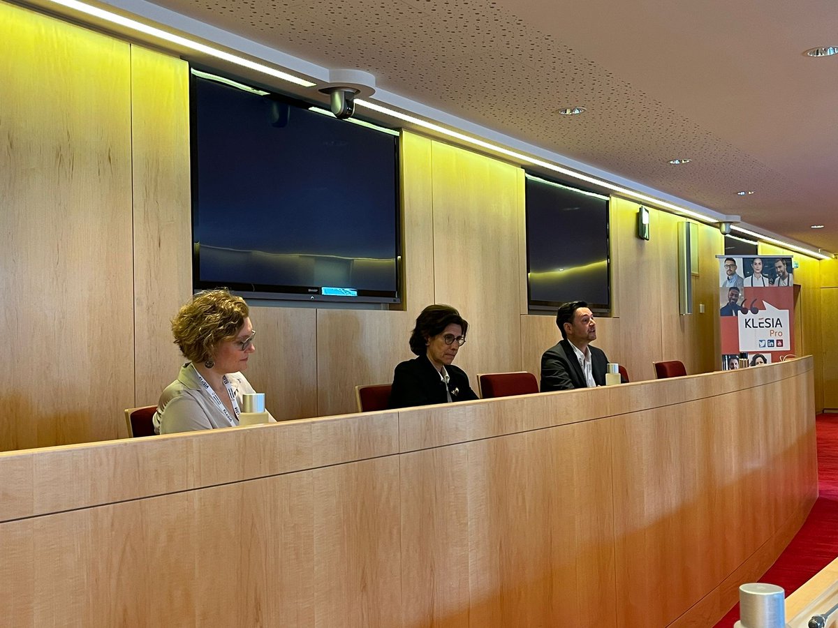 À l'AG du <a href="/PEPSyndicat/">PEPS</a>  une table-ronde sur le thème : « 2 millions d’#indépendants : quelle place dans le monde du travail aujourd’hui et demain ? »

Une occasion de réfléchir aux aspirations des français en matière de #travail.

Merci à <a href="/OlivierBabeau/">Olivier Babeau</a>, <a href="/emm_barbara/">Emmanuelle Barbara</a> et @Vitolae.