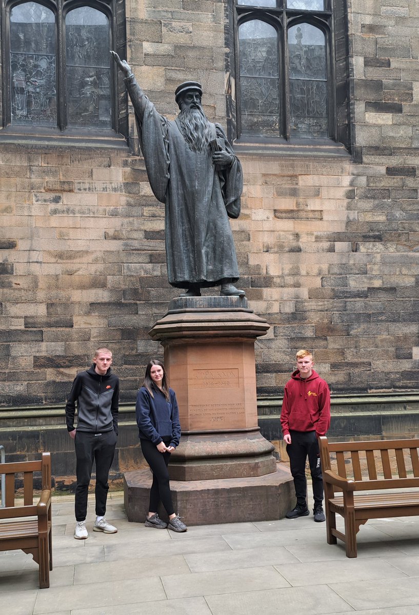 HCScot_RS's tweet photo. Higher RMPS learners took part in a ‘Theology and Religious Studies Discovery Day’ at the School of Divinity, New College, Edinburgh.
They engaged in a variety of lectures, a tour of the library, viewing historical and ancient texts, and a discussion from lecturers and students. https://t.co/Hm0bPWGE7O