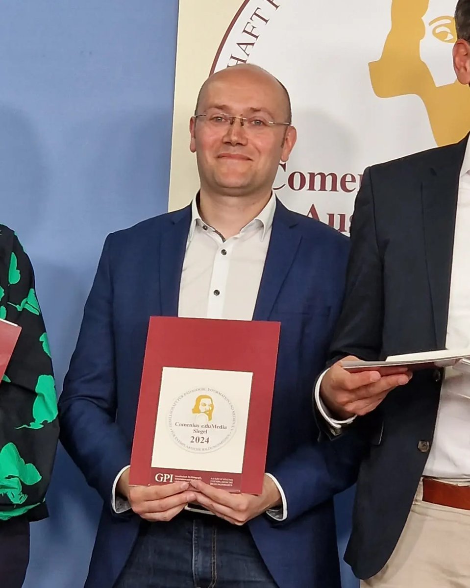 Debuff_Int's tweet photo. Gestern durfte unser Geschäftsführer Sebastian Connette im Rahmen der 29. Comenius EduMedia Awards in #Berlin ein Siegel für unser Lernspiel "Paintball - The puzzle game" entgegennehmen.
#Comenius #Award #EduMedia #GPI #Siegel #Paintball #digitaleBildung #Lernspiel #education https://t.co/hXPY4t8zUu