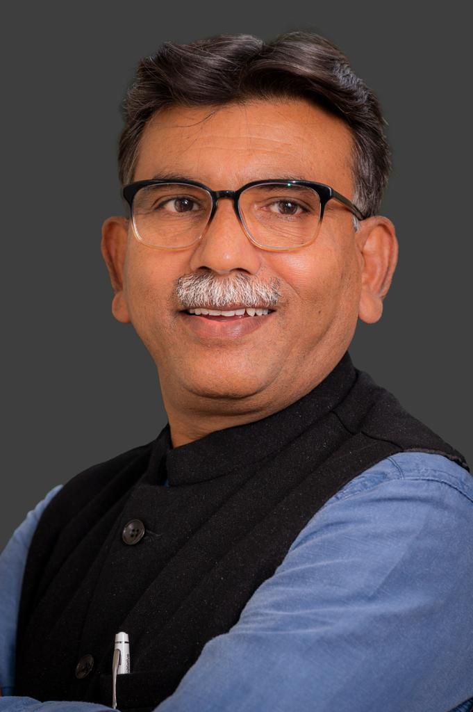 जनादेश 2024 #hungparliament हंग पार्लियामेंट
अब आएगा संतुलित निर्णयों का समय

सरमन नगेले

 भारत को एक गठबंधन की सरकार मिल गई,आश्चर्य इस बात का है कि पूरा मीडिया बचता रहा यह स्वीकार करने में कि यह हंग पार्लियामेंट है , खंडित, त्रिशंकु जनादेश है. <a href="/PMOIndia/">PMO India</a> 
mppost.com/loksabha-9/