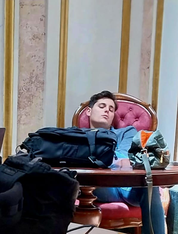 JulianMaciasT's tweet photo. Se Acabó La Siesta. https://t.co/KyqcB61xLg
