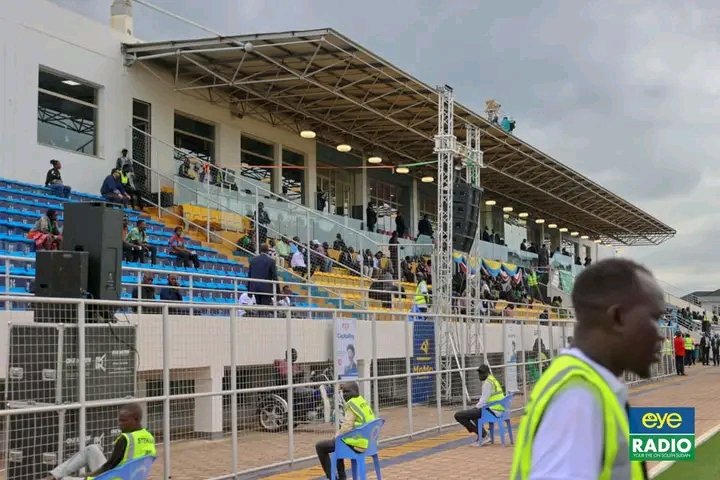 Look how steward was sitting 😂🙌