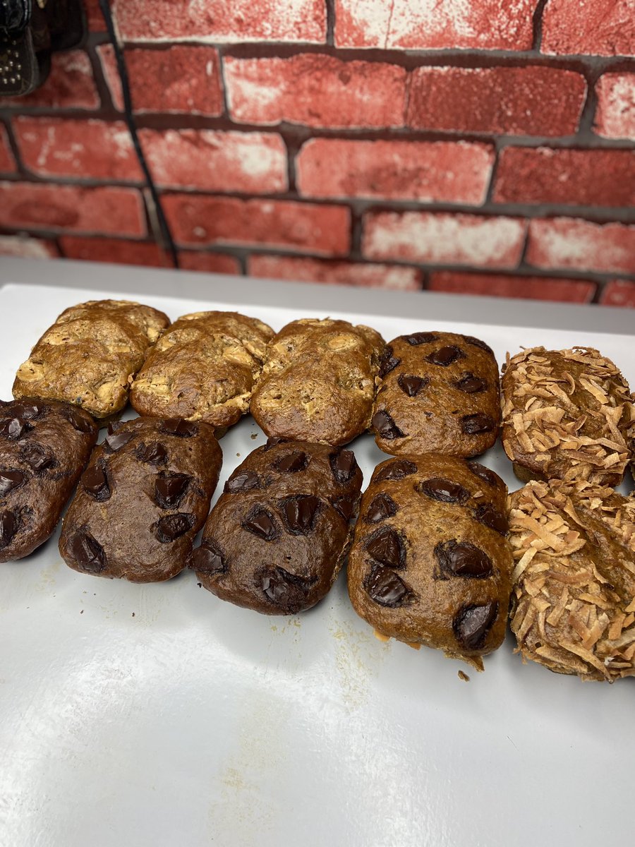 Sweet_ivy_Cakes's tweet photo. Banana bread is available 
N2,500 for 2 pieces. 5k for 4 pieces 
Toppings: 
Coconut 
Double chocolate 
Chocolate chunks 
White chocolate https://t.co/1nvpVr8bdU