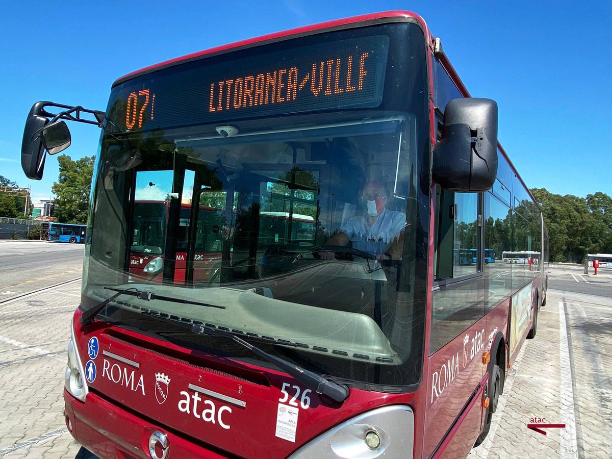 Roma's tweet photo. 🚌🌊#LineeMare, di nuovo in servizio la linea 07, dalla stazione Colombo della Metromare-Litoranea a Torvaianica-Villaggio Tognazzi.
🔄Istituita anche la linea 07L, con capolinea unico alla stazione Colombo e servizio per le spiagge lungo la Litoranea.
👉https://t.co/bkS5xIPLoL https://t.co/I7PfLguobg