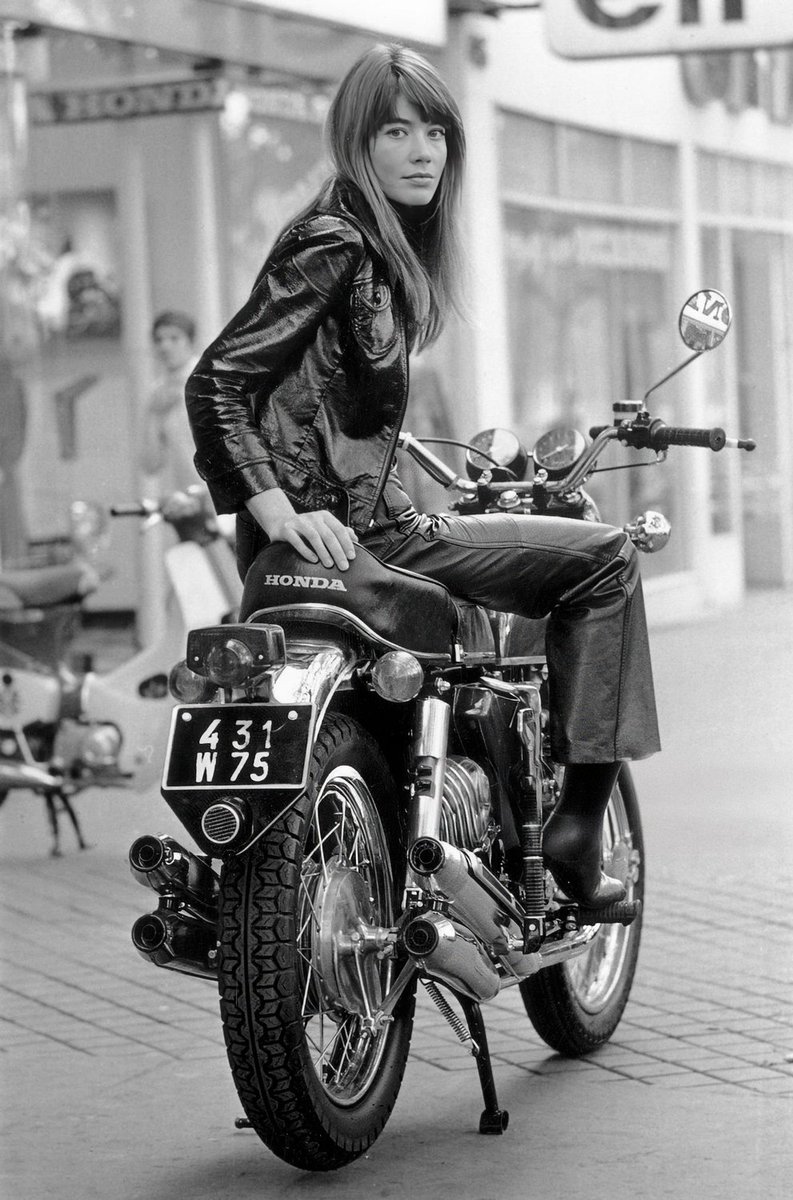 CarbieWarbie's tweet photo. Au revoir Françoise Hardy. A pictorial tribute. 🍃🥀🍂
#FrançoiseHardy #Pt4 https://t.co/IKnucvC28N