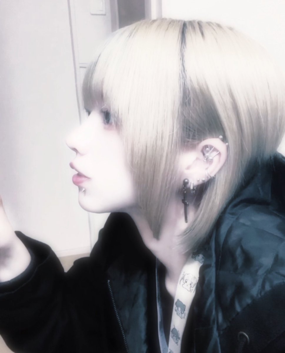 nli2q's tweet photo. エフェクトかけたら白飛びすんごい https://t.co/H6yoLEnRQf