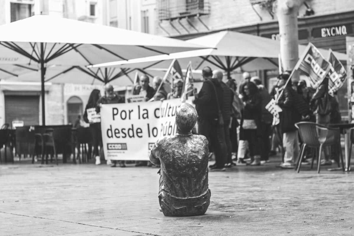 CCOOAragon's tweet photo. @ccoozaragoza  Nos hemos concentrado a las 11 de la mañana para denunciar la política de acoso y derribo a la cultura  que está acometiendo el Ayuntamiento de Zaragoza. Tras el desmantelamiento de los centros Etopía y Harinera ahora han despedido a la trabajadora que se encarga de gestionar las ayudas al sector cultural.
