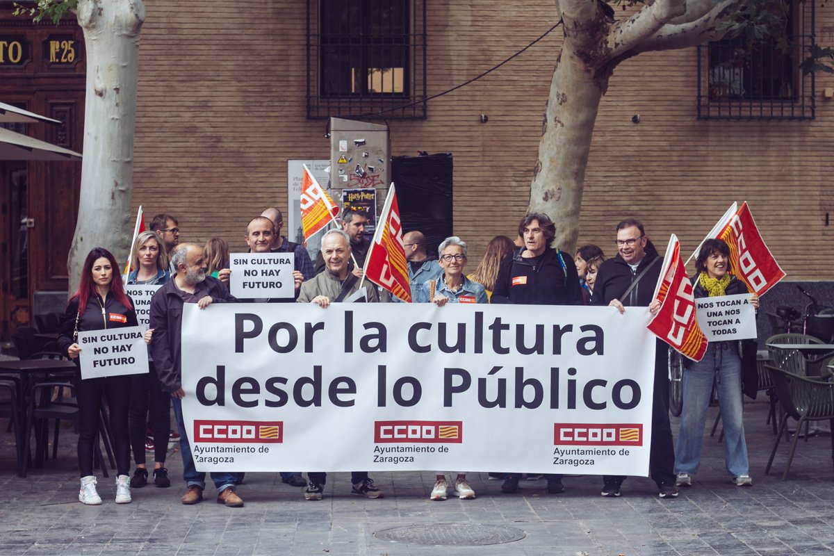 CCOOAragon's tweet photo. @ccoozaragoza  Nos hemos concentrado a las 11 de la mañana para denunciar la política de acoso y derribo a la cultura  que está acometiendo el Ayuntamiento de Zaragoza. Tras el desmantelamiento de los centros Etopía y Harinera ahora han despedido a la trabajadora que se encarga de gestionar las ayudas al sector cultural.