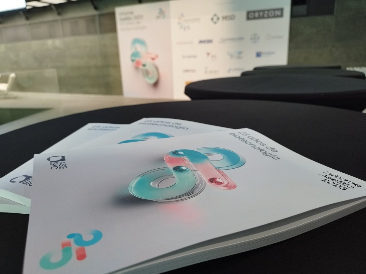 AseBio's tweet photo. @ionaro #InformeAseBio2023 | "El informe que hoy tenéis en vuestras manos es un viaje por la historia de nuestro sector. Una reconstrucción detallada de su evolución que nos recuerda de dónde venimos y hasta dónde hemos conseguido llegar", asevera nuestro director general, @ionaro https://t.co/f2TdDUE9XP