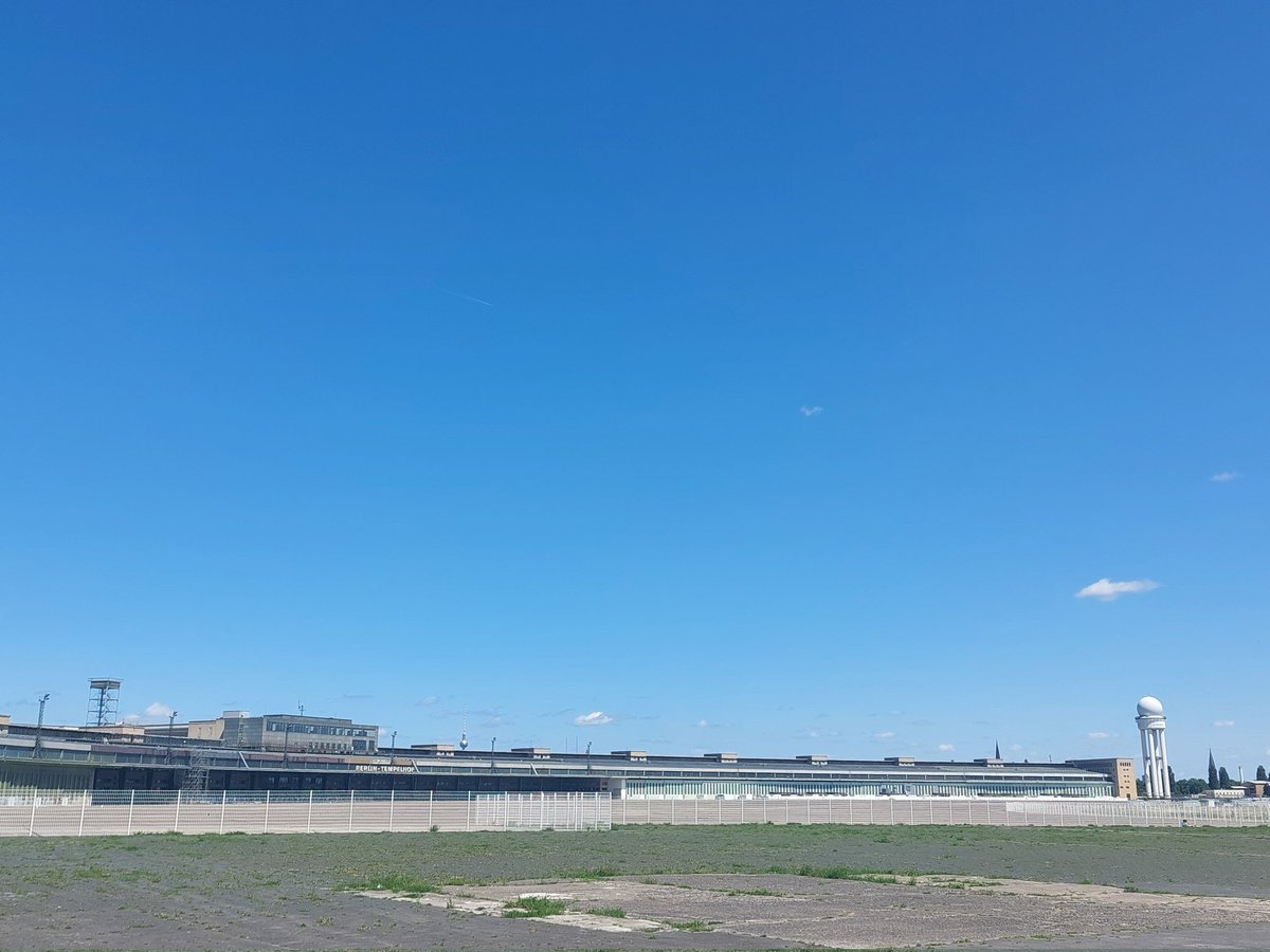 There are LOADS of public viewings in Berlin for #EURO2024 and up there with the best of them is at Tempelhof. 

Details: instagram.com/littlesocialfe…