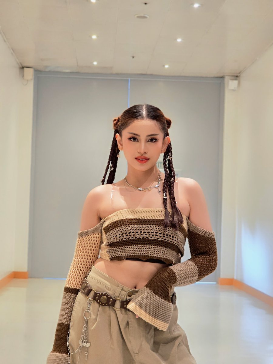 calistasocials's tweet photo. 📸 ANNE at #DapatAlamMo ❗️

#CalistaPH #MerlionMusic #CalistaANNE https://t.co/rIAnSeg7ki