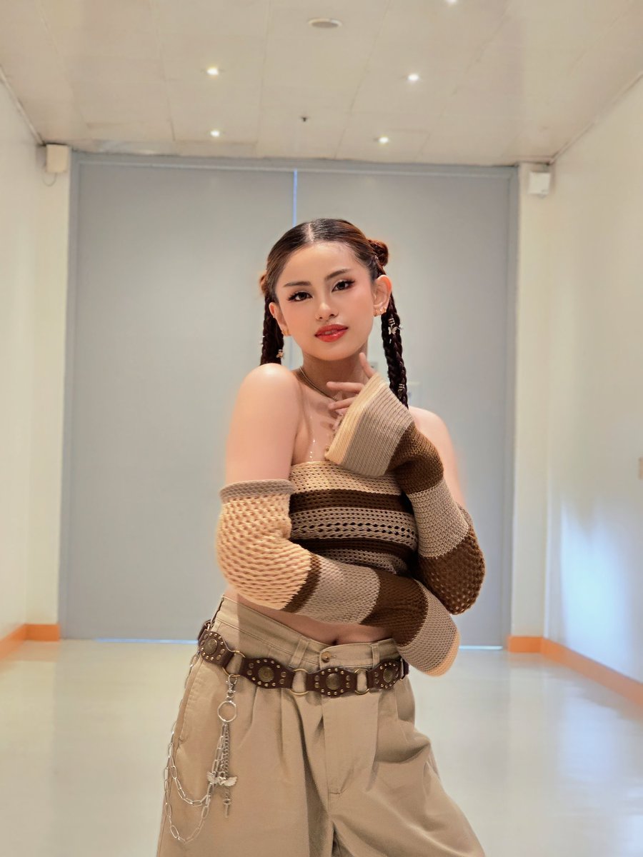 calistasocials's tweet photo. 📸 ANNE at #DapatAlamMo ❗️

#CalistaPH #MerlionMusic #CalistaANNE https://t.co/rIAnSeg7ki