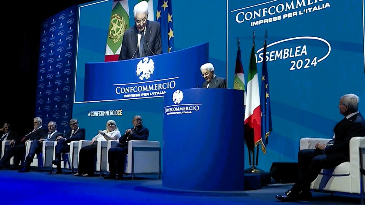 benborsani's tweet photo. "il commercio è termometro dello stato di salute della società".. così il presidente Sergio Mattarella all'assemblea nazionale di @Confcommercio #confcommerciocè https://t.co/KpFr6IcmOa