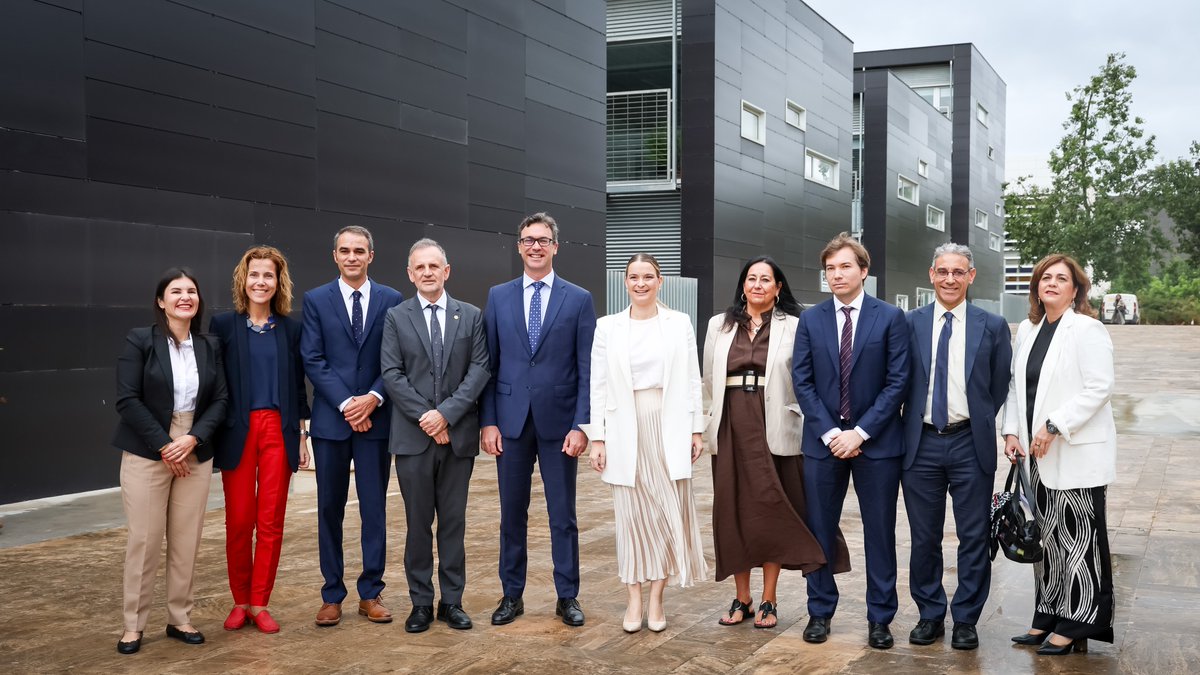 UIBuniversitat's tweet photo. 📢 Avui s'ha inaugurat el nou Complex de #Recerca de les Illes Balears.

Reuneix al Parc Bit grups d’investigació i instituts de recerca de diferents centres públics amb l'objectiu de millorar la capacitat #investigadora, contribuir a la #competitivitat i afavorir la generació de #sinergies.

🔗https://t.co/r5JxgCbu3x