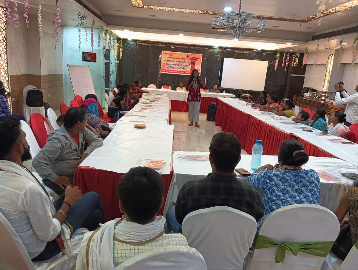 Richachandra16's tweet photo. In an effort to build a supportive environment for children @VigyanF organized a weeklong campaign for sensitization on child labour. The campaign included meetings, nukkad natak &amp; signature campaign &amp; ended on 12/6/24
@IamSandeepKhare #DayAgainstChildLabour  #ShramNahiShiksha https://t.co/swuXzBijqO