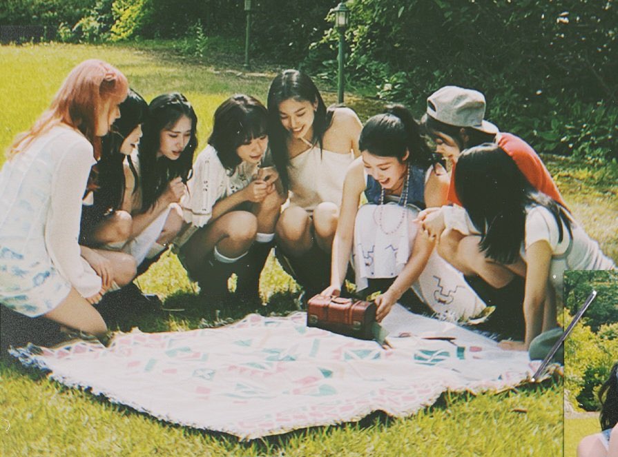 rangmu_'s tweet photo. 위키미키 소속사가 3년동안 수납했다가 컴백과 동시에 해체소식 들려왔는데
마지막까지 활동x 앨범x 아무것도 안하는 판타 상대로 
리더가 💕직접💕 작사 작곡 다해서 노래냈대 ㅠ
진짜 다들 노래 한번씩만 들어줘라

CoinciDestiny - 위키미키 (Weki Meki) - 들어보세요.

 https://t.co/qZx1bg8OA4 https://t.co/HCgJ4XNfwK