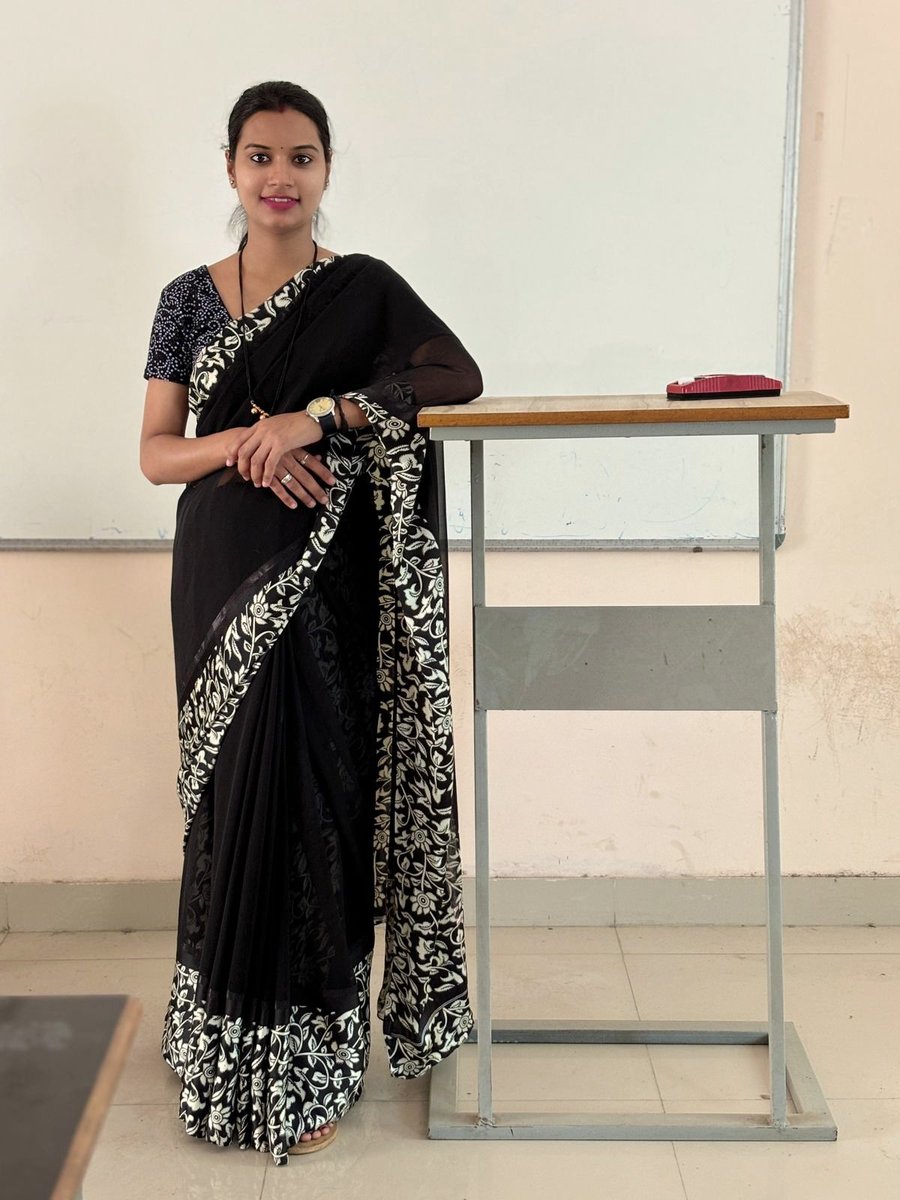 DipNandkishor's tweet photo. "Don't sit down and wait for the opportunities to come. Get up and make them."🖤👩🏻‍🎓

#lawyer https://t.co/Kbz2tvgM1c