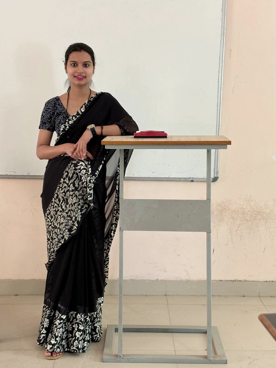 DipNandkishor's tweet photo. "Don't sit down and wait for the opportunities to come. Get up and make them."🖤👩🏻‍🎓

#lawyer https://t.co/Kbz2tvgM1c