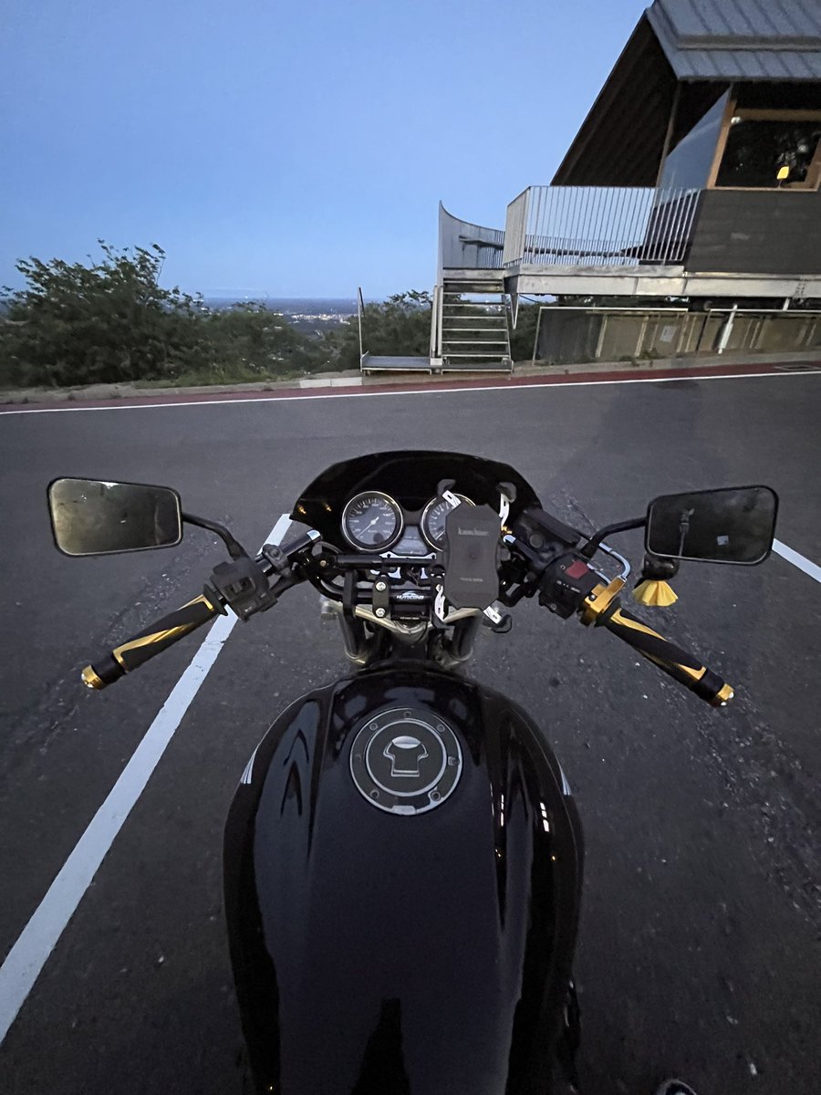 deyansu33's tweet photo. バイク勝手に弄るの巻
どノーマルから変わりましたー
これを初心者の真面目な女の子が乗るんだから面白い🤣
バックステップ
コンドルハンドル
グリップ
フロントブレーキホース
ハイスロ
ビキニカウル取り付け
どんな反応するか楽しみ🤤🤤 https://t.co/Tu7rQF4ffc