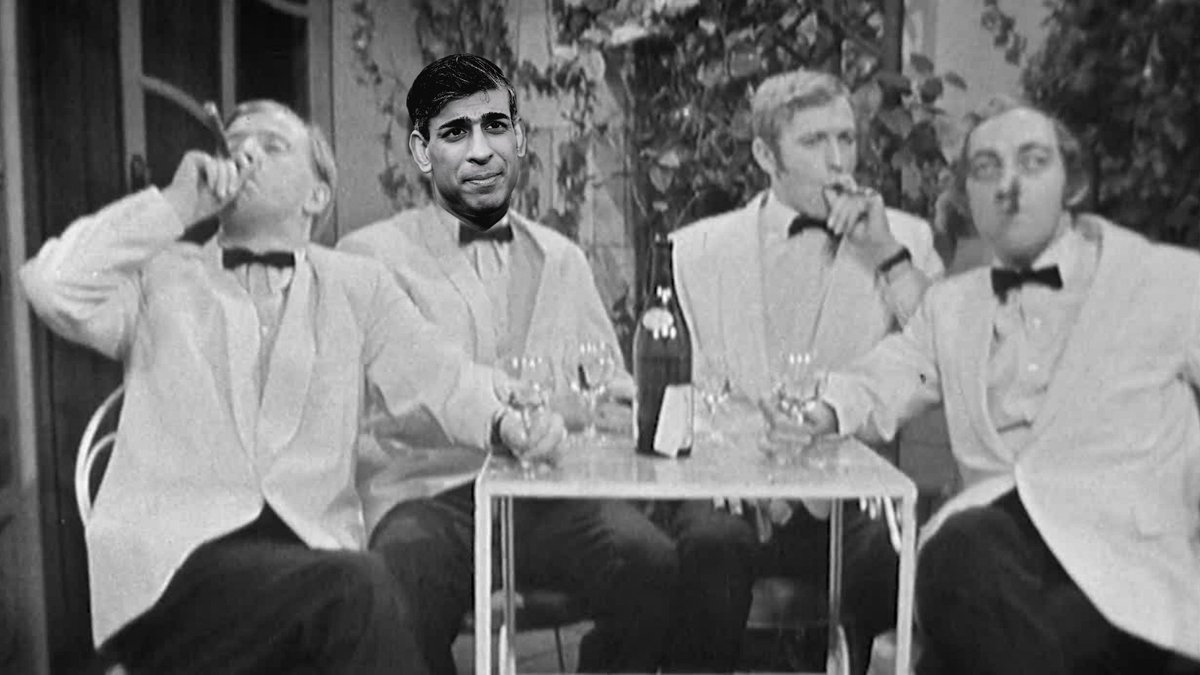 lufc1919ER's tweet photo. "Sky TV? Luxury!"
"We used to cut t'hole in t'cardboard box, put t'family cat in it with a dead rat leftover from supper, and pretend we were watching Tom and Jerry on telly."
#toriesout #rishiout https://t.co/sLCJU9LI1O