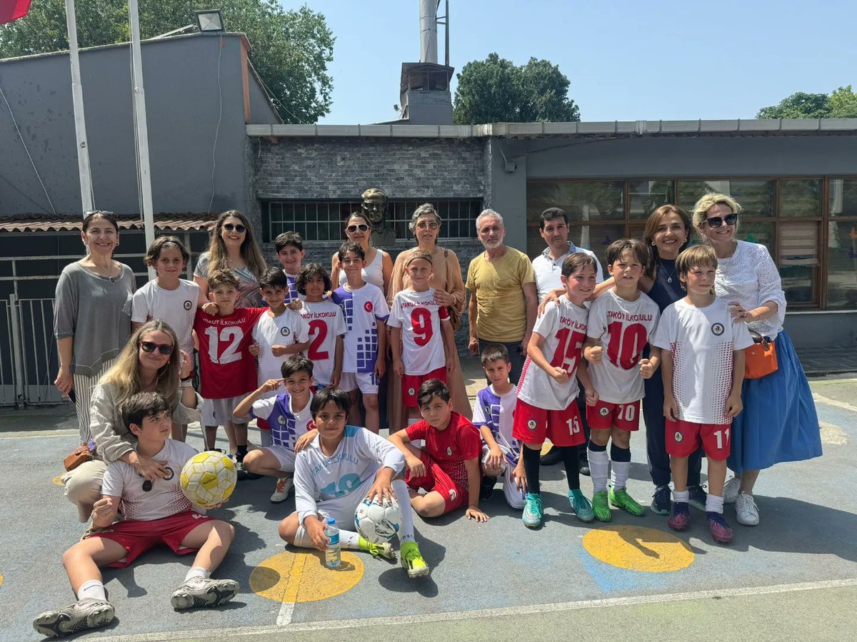 Atailkokul's tweet photo. Bakırköy Okullar Arası Futbol Turnuvasında ilçe 1. si olan takımımızı, bizlere bu gururu yaşattıkları için  tebrik ederiz.@tcmeb @istanbulilmem @membakirkoy @karzuoglu https://t.co/MS6bKliXzA