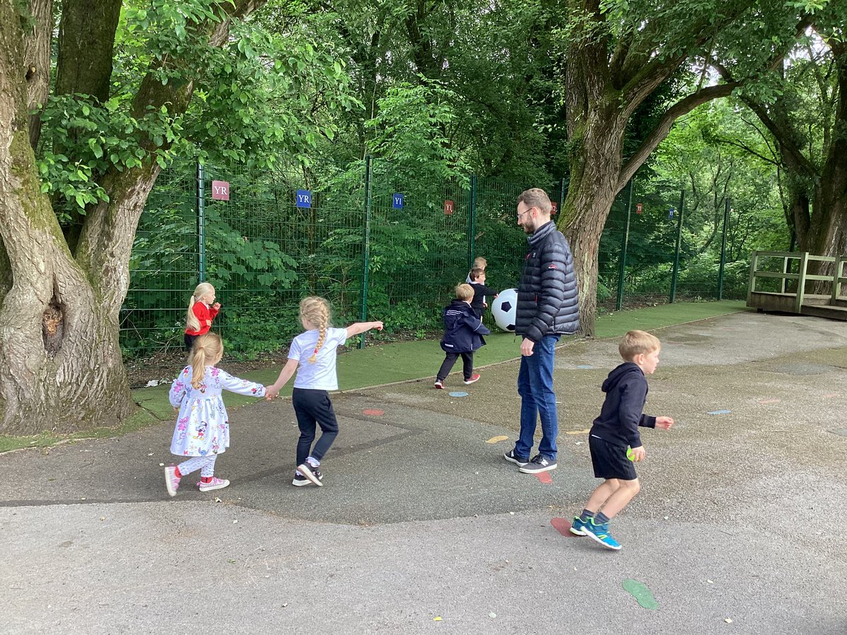 HorwichParishCE's tweet image. A smashing turnout this morning for our special Fathers Day event 😀 #HPYR #Fathersdayfun