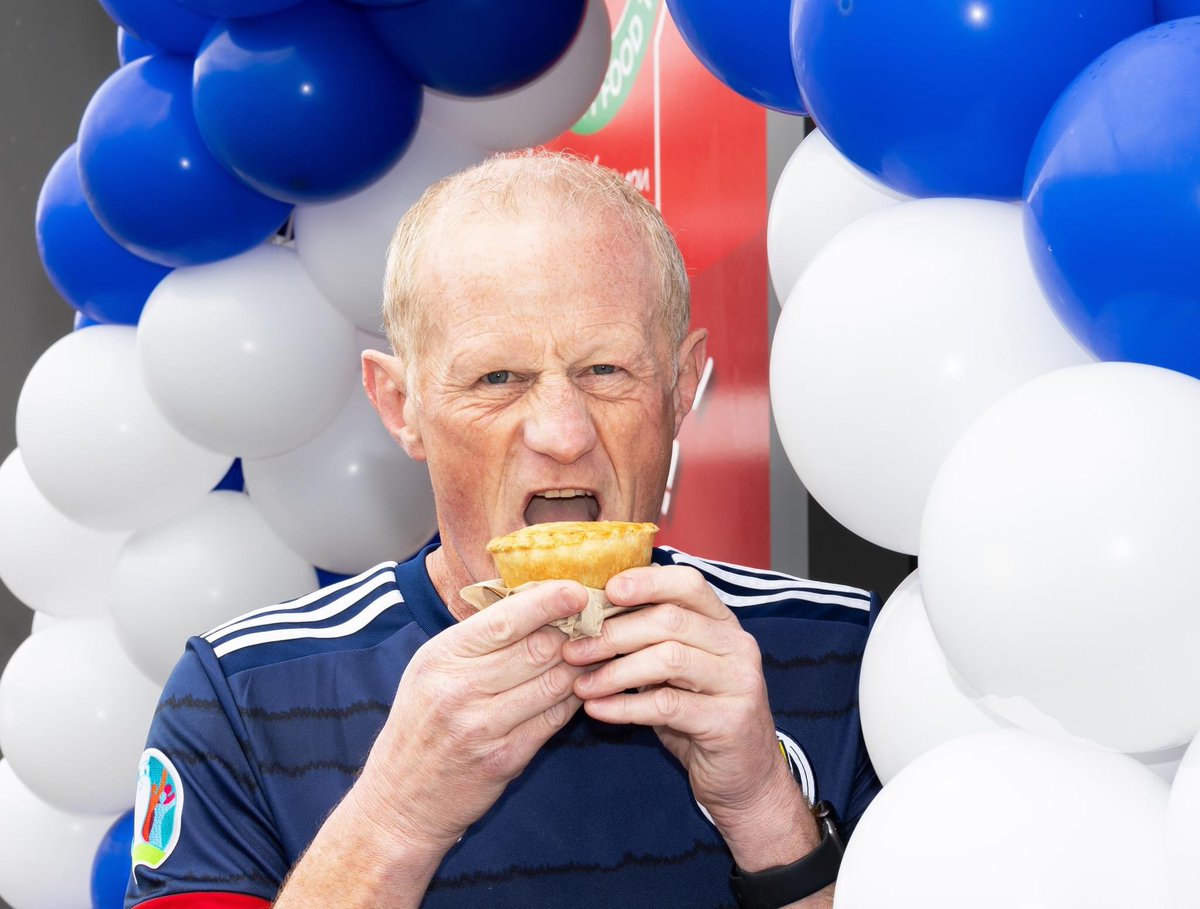 🏴󠁧󠁢󠁳󠁣󠁴󠁿 Colin Hendry says AYE to a Tartan Army Pie - available now from 115 <a href="/SPARScotland/">SPAR Scotland</a> stores today 🏴󠁧󠁢󠁳󠁣󠁴󠁿

#TartanArmyPie <a href="/BraveheartCH/">Colin Hendry</a>