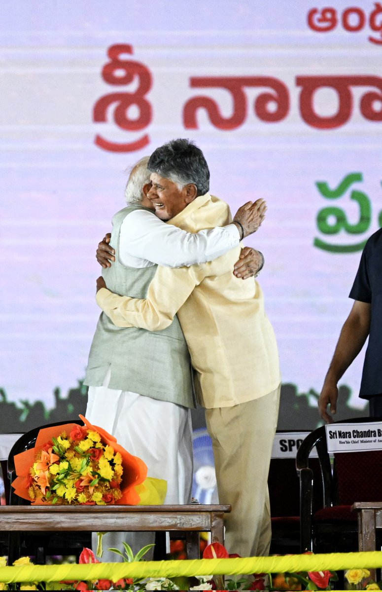 ncbn's tweet photo. I thank the Hon'ble Prime Minister, Shri @narendramodi Ji, for gracing the swearing-in ceremony in Amaravati with his august presence today. I thank Union Cabinet Ministers @amitshah Ji, @JPNadda Ji, @nitin_gadkari Ji, the Chief Minister of Maharashtra Shri @mieknathshinde Ji, and all the dignitaries who illuminated the ceremony with their presence.