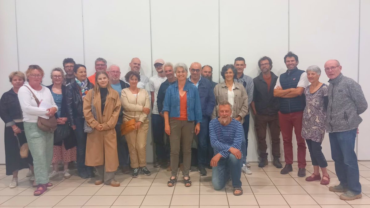 EnsembleSNT's tweet photo. 🔴 Communiqué @ValerieTabart

Sollicitée depuis l’annonce de la campagne des législatives dimanche soir par des citoyens et élus du territoire, j’annonce ma disponibilité à porter la candidature de la gauche unie sur la circonscription N°3 de Loudéac-Lamballe.

Je souhaite mener le combat pour engager un dialogue approfondi avec les électeurs et électrices de la circonscription, leur exprimer ma compréhension de leur sentiment de ne pas être considérés, voire méprisés, leur sentiment d’une impasse quand leur pouvoir d’achat ne progresse pas alors qu’ils ne ménagent pas leurs efforts au travail, leur sentiment de déclassement social et d’abandon des territoires ruraux quand les services publics, à commencer par la santé, ou les commerces défaillent ou ferment.

J’incarnerais une candidate de gauche, imprégnée des problématiques rurales et combative pour impulser des politiques qui prennent en charge les problèmes du quotidien et proposent des solutions concrètes avec un impact réel sur le territoire pour gagner en justice sociale, en égalité et progression des droits.

Il est temps qu’une femme affronte le candidat et député installé Marc le Fur et combatte ses idées rétrogrades, à commencer par son refus de reconnaitre aux femmes d’avoir recours à l’IVG, droit porté par Simone Veil à l’Assemblée nationale et acquis depuis 1975. Je suis aussi armée pour proposer un cap écologique à l’agriculture et l’agroalimentaire qui assure des revenus agricoles dignes pour les travailleurs de ce secteur économique majeur de notre circonscription.

Je suis en mesure de porter les couleurs du front populaire, en incarnant une manière de faire de la politique autrement, basé sur la sincérité, la droiture et l’honnêteté, à l’opposé d’une motivation pour sa propre carrière politique.

Les forces de gauche doivent se réunir pour discuter de la candidature unique la plus efficace pour la campagne qui s’engage. La dynamique du front populaire doit se construire de façon la plus collégiale, la plus collective possible à partir des territoires pour engager un nouveau chemin de confiance entre les citoyens et ceux qui les représentent.

Valérie Tabart, conseillère régionale, conseillère municipale de Laurenan