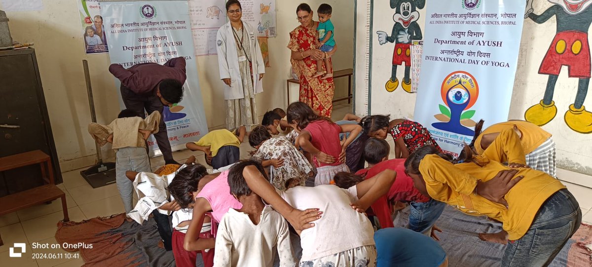 एम्स भोपाल के कार्यपालक निदेशक प्रो. (डॉ.) अजय सिंह के निर्देशन में आयुष विभाग द्वारा 11.06.2024 को रापड़िया गाँव में हेल्थ कैंप का आयोजन किया गया जिसमे मरीजों ने स्वास्थ शिविर का लाभ उठाया l