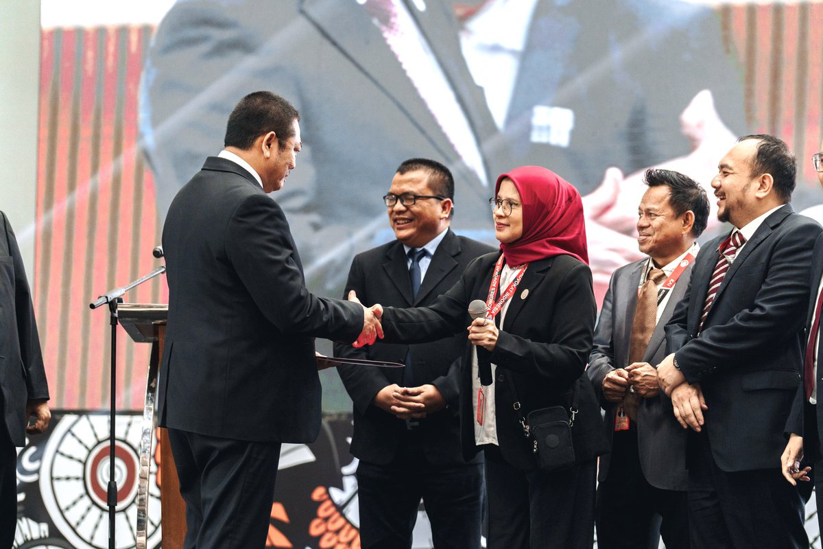 Sabtu, 8 Juni 2024 saya sebagai Presiden Kongres Advokat Indonesia membuka Kongres Nasional IV Kongres Advokat Indonesia di Surakarta, dihadapan seribu lebih Advokat KAI yang dari seluruh Indonesia.

Adv. Dr. Tjoetjoe Sandjaja Hernanto, SH. MH. CLA. CIL. CLI. CRA.