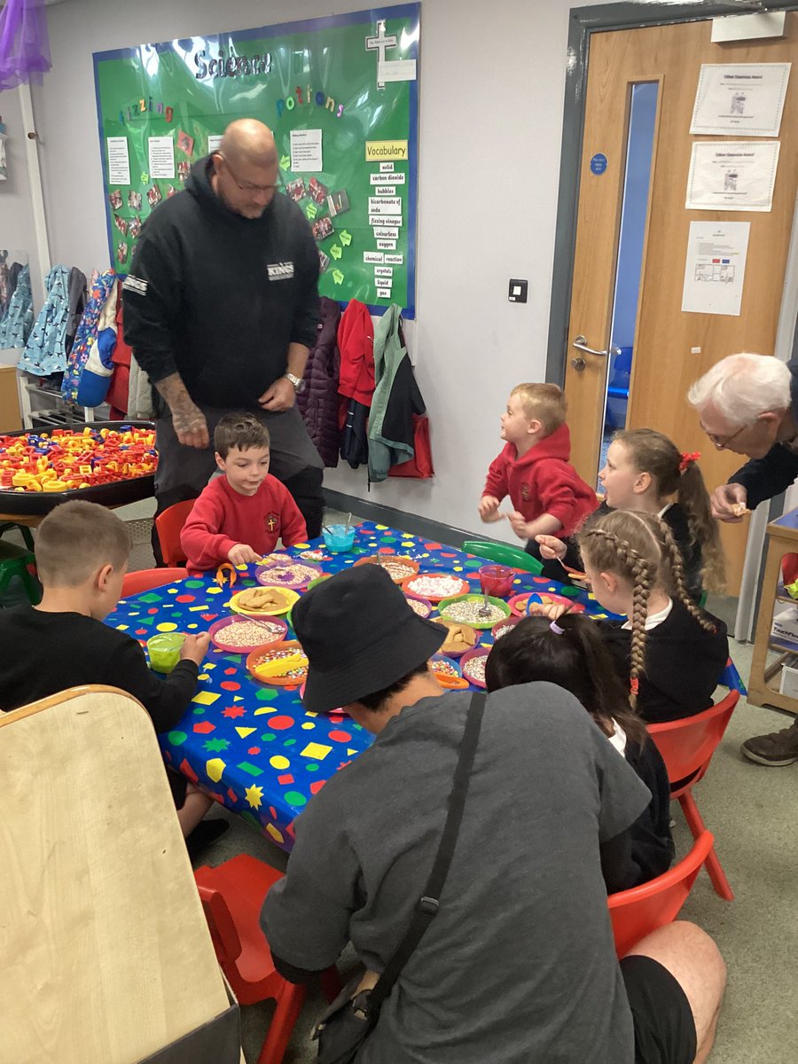 HorwichParishCE's tweet image. A smashing turnout this morning for our special Father’s Day event #HPYR #Fathersdayfun