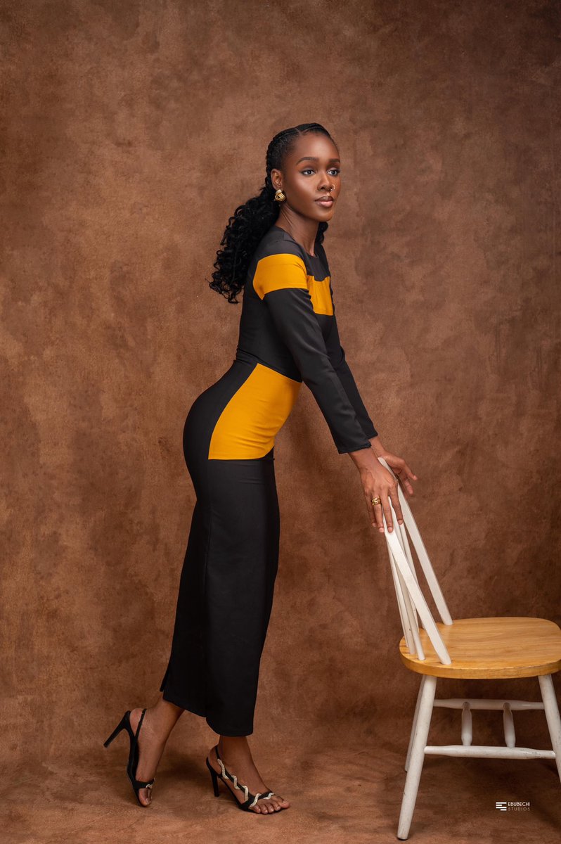 Standing on business in the FIONA Dress ✨🥰

Perfect workwear or for meetings and Deal signing .!🥰

PS : Colors can be customized as desired . 

Shop via Direct message 🛍️